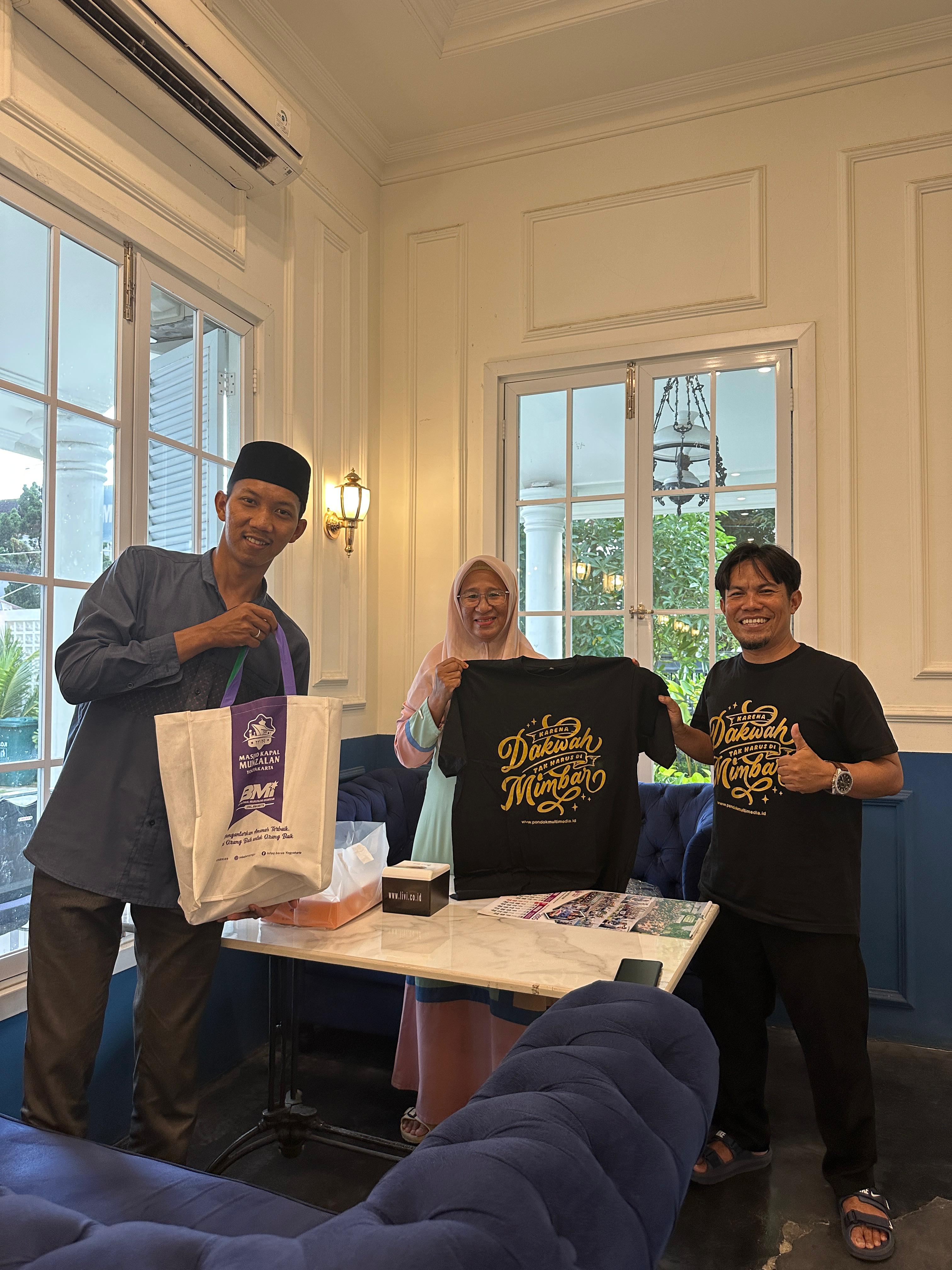 Pembagian Kaos Munzalan