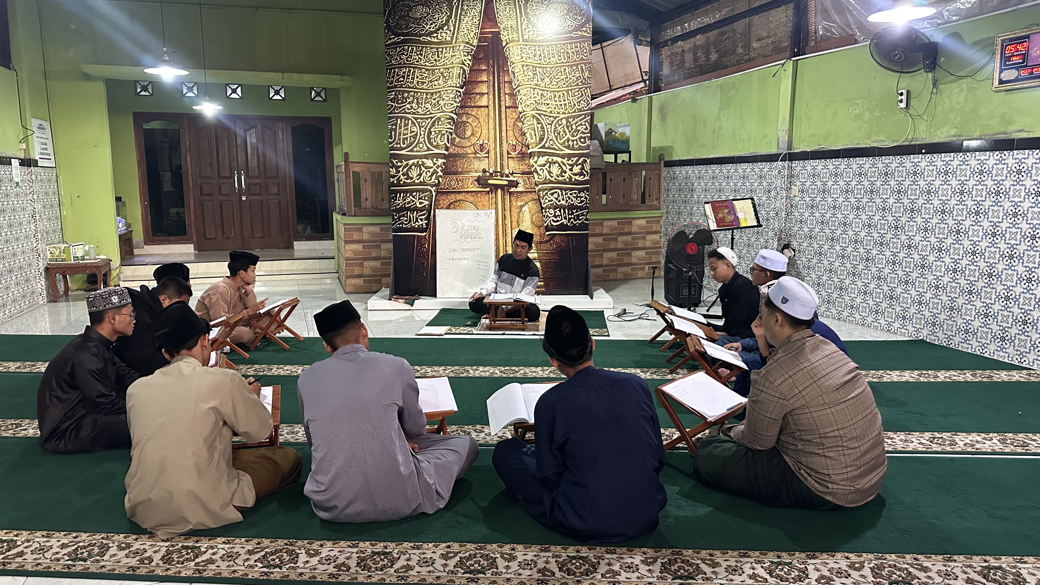 Suasana kajian subuh santri PMMI